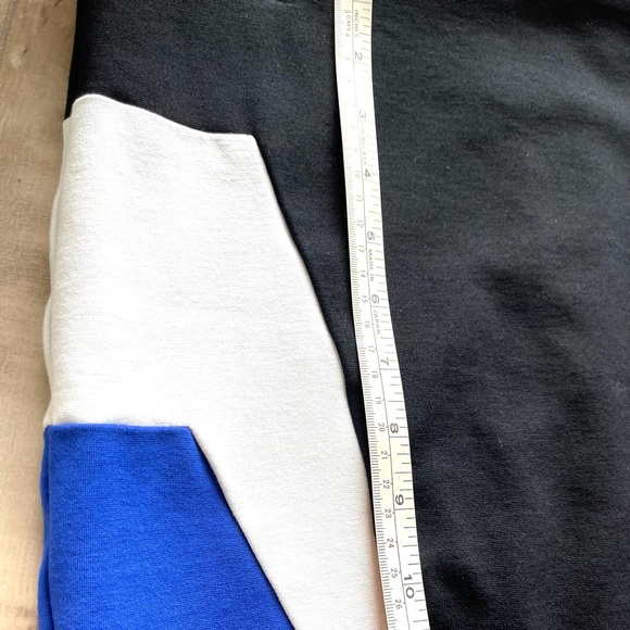 Pencil Skirt, Bold Shape Enhancing Color Blocking - Picture 8 of 9